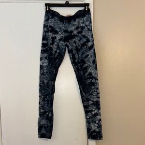 Tie-Dye Leggings in Black and Gray